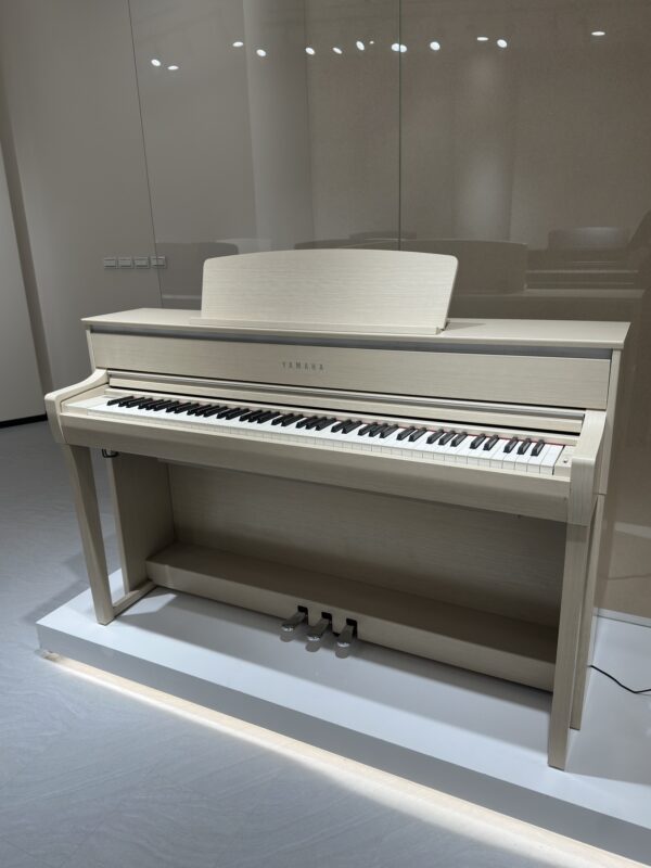 YAMAHA CLP-775