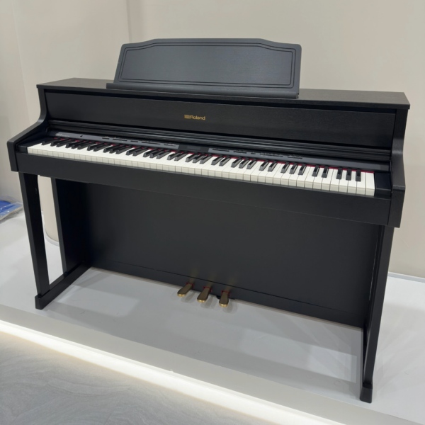ROLAND HP605