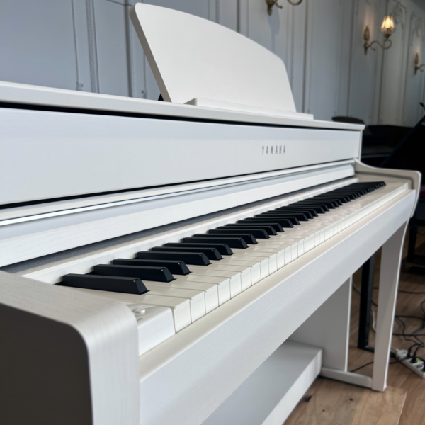 YAMAHA CLP-735
