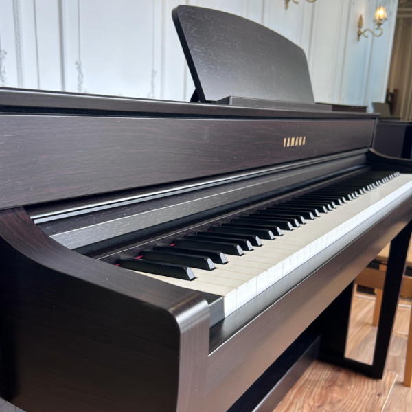 YAMAHA CLP-735