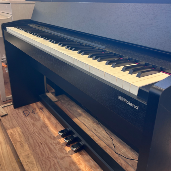 ROLAND F-140R