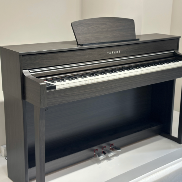 YAMAHA CLP-635